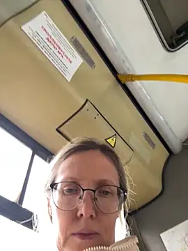 angelmommu online show from April 18, 2026, 12:29 pm