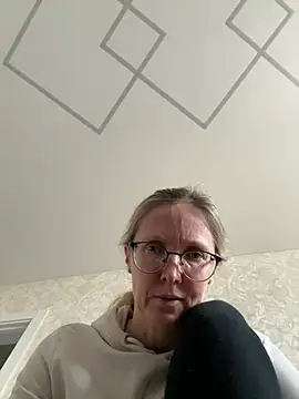 angelmommu online show from March 19, 2026, 6:24 am