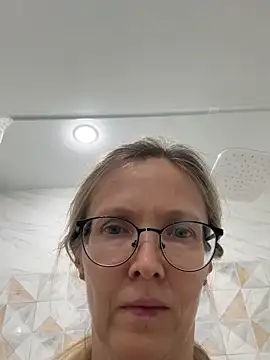 angelmommu online show from April 4, 2026, 7:37 am