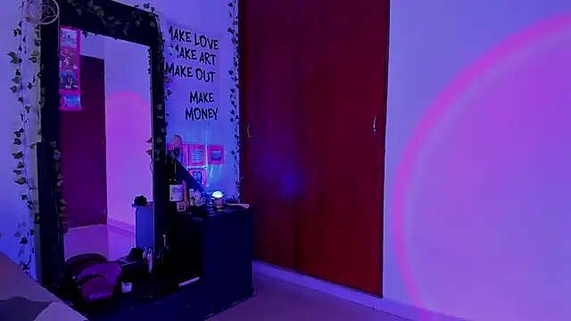 little kayla  online show from November 28, 2025, 9:15 pm