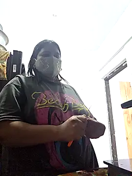 Snapshot of MOM-SUN-COUPLE chatting on October 10, 2025, 2:29 pm MOM-SUN-COUPLE online show from October 10, 2025, 2:29 pm