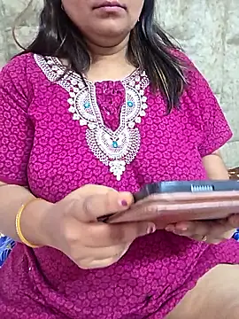MOM-SUN-COUPLE online show from April 23, 2026, 7:26 am