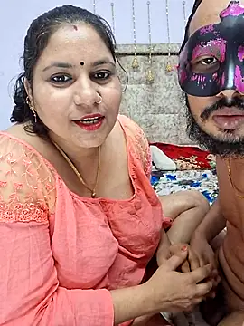 Snapshot of MOM-SUN-COUPLE chatting on March 13, 2025, 4:23 pm MOM-SUN-COUPLE online show from March 13, 2025, 4:23 pm