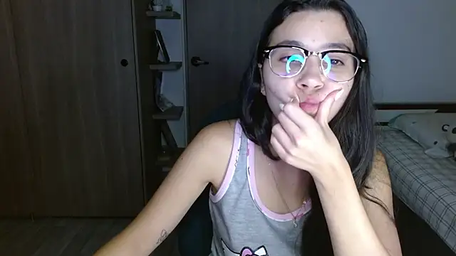 mia  lopez  online show from April 3, 2026, 4:19 am