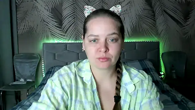 Snapshot of uliastar chatting on October 13, 2025, 5:42 am uliastar online show from October 13, 2025, 5:42 am