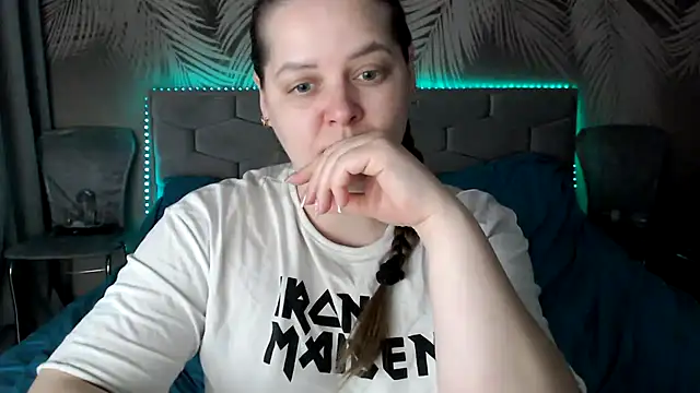 Snapshot of uliastar chatting on March 12, 2026, 7:34 am uliastar online show from March 12, 2026, 7:34 am