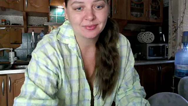 Snapshot of uliastar chatting on October 5, 2025, 5:42 am uliastar online show from October 5, 2025, 5:42 am