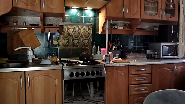 uliastar online show from October 26, 2025, 6:47 am