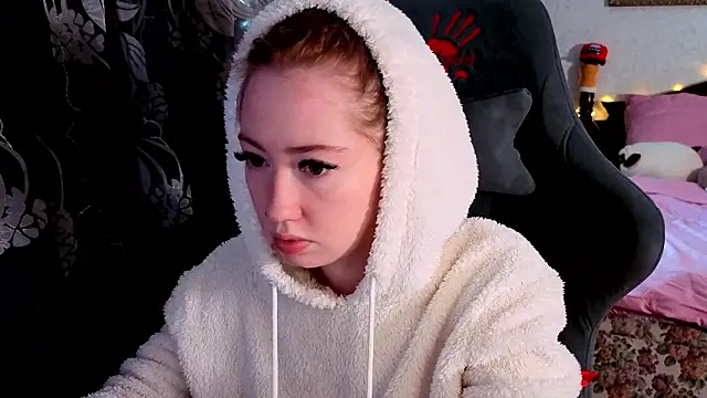 TinaBrook online show from February 12, 2026, 4:34 am