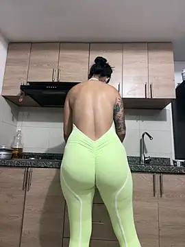 valeriia25  online show from November 26, 2025, 12:43 am