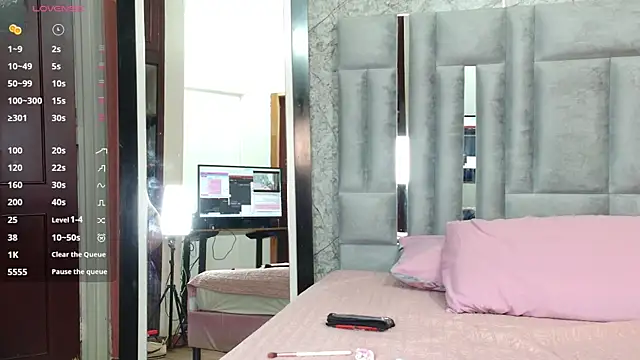 kinkylittlegirll online show from March 4, 2026, 7:32 pm