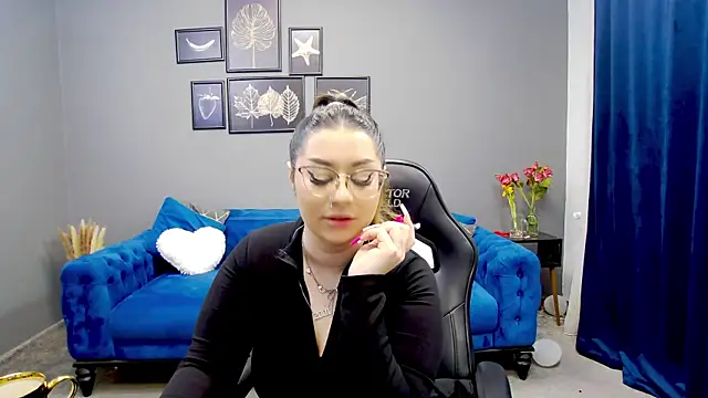 Katewalker  online show from March 21, 2025, 6:18 pm