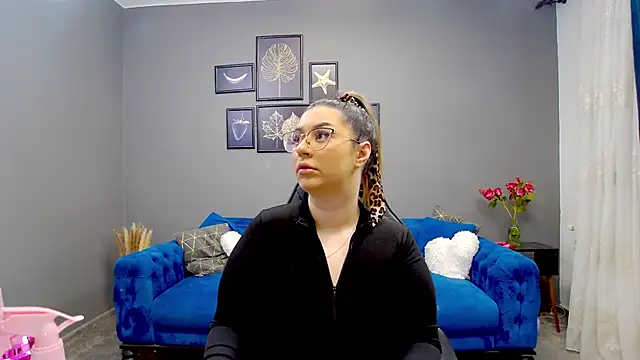 Katewalker  online show from February 26, 2025, 6:15 pm