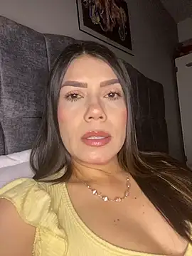 Snapshot of martina_contreras chatting on June 19, 2026, 5:35 am martina contreras online show from June 19, 2026, 5:35 am