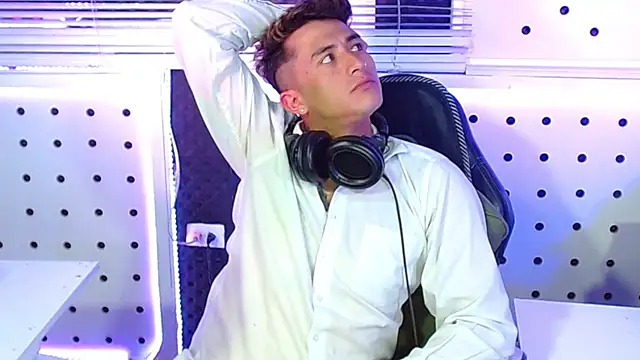 Darko0717 online show from November 8, 2025, 12:14 am