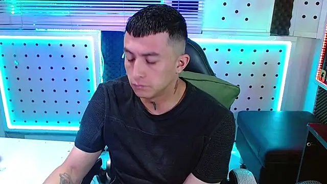 Snapshot of Darko0717 chatting on February 22, 2026, 10:22 pm Darko0717 online show from February 22, 2026, 10:22 pm