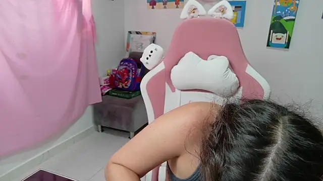 Snapshot of MommyMiaWs chatting on February 2, 2026, 4:28 pm MommyMiaWs online show from February 2, 2026, 4:28 pm