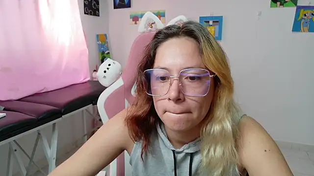 Snapshot of MommyMiaWs chatting on January 17, 2026, 5:05 pm MommyMiaWs online show from January 17, 2026, 5:05 pm