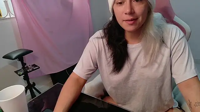 Snapshot of MommyMiaWs chatting on February 17, 2026, 1:30 pm MommyMiaWs online show from February 17, 2026, 1:30 pm