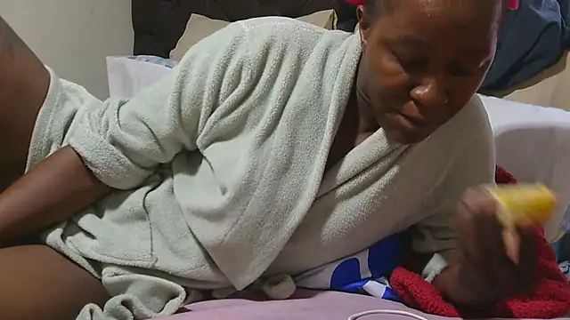 Snapshot of sluttylaura21 chatting on April 8, 2026, 5:09 am sluttylaura21 online show from April 8, 2026, 5:09 am