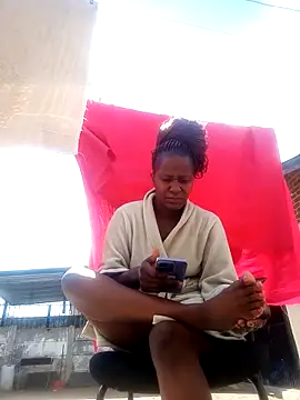 Snapshot of sluttylaura21 chatting on April 10, 2026, 10:55 am sluttylaura21 online show from April 10, 2026, 10:55 am