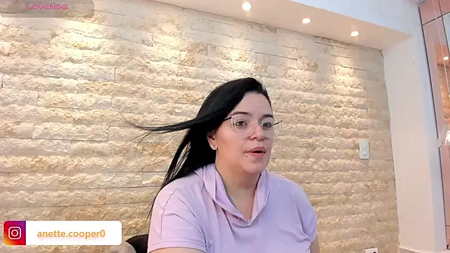 anette cooper online show from December 17, 2025, 3:22 am