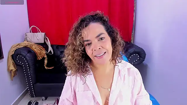 Abril Beltran  online show from July 25, 2026, 9:32 pm