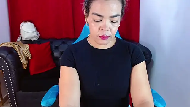 Abril Beltran  online show from February 28, 2026, 6:07 pm