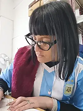 estefyzapata online show from July 3, 2026, 6:58 pm