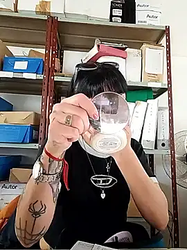 estefyzapata online show from October 7, 2025, 8:43 pm