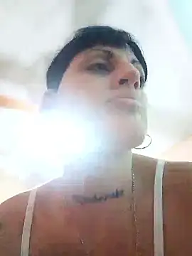 estefyzapata online show from March 12, 2026, 7:07 pm