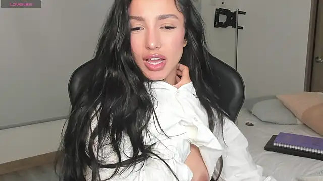 Snapshot of EvaMoet chatting on February 28, 2025, 6:21 am EvaMoet online show from February 28, 2025, 6:21 am