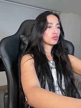 Snapshot of EvaMoet chatting on December 17, 2024, 6:24 am EvaMoet online show from December 17, 2024, 6:24 am