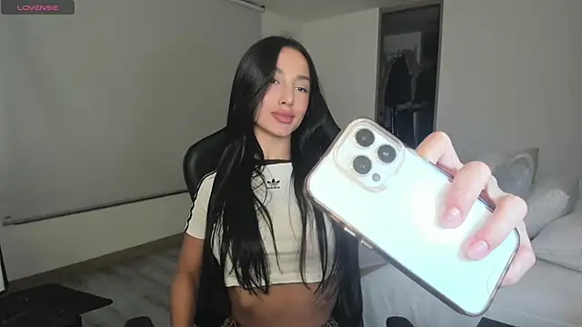 Snapshot of EvaMoet chatting on March 12, 2025, 6:07 am EvaMoet online show from March 12, 2025, 6:07 am