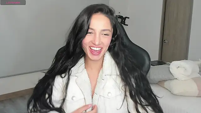 Snapshot of EvaMoet chatting on March 7, 2025, 8:34 am EvaMoet online show from March 7, 2025, 8:34 am