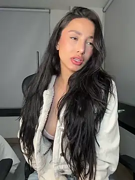 Snapshot of EvaMoet chatting on February 6, 2025, 5:46 am EvaMoet online show from February 6, 2025, 5:46 am