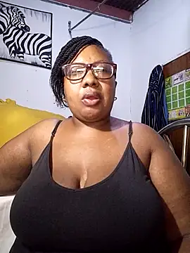 Snapshot of YELLOW_BONE chatting on February 10, 2026, 8:30 pm YELLOW BONE online show from February 10, 2026, 8:30 pm