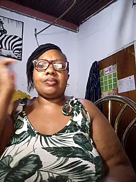 Snapshot of YELLOW_BONE chatting on February 7, 2026, 10:29 pm YELLOW BONE online show from February 7, 2026, 10:29 pm