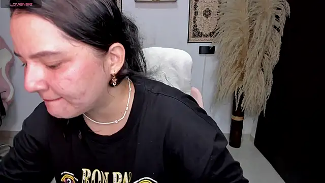 ibeth diaz online show from June 15, 2026, 1:28 am