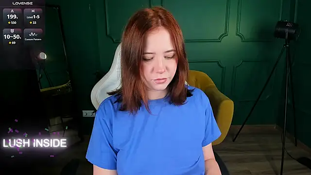 Snapshot of Pretty_Alison chatting on October 7, 2025, 2:29 pm Pretty Alison online show from October 7, 2025, 2:29 pm