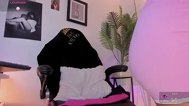 brianahill  online show from March 27, 2026, 8:43 pm