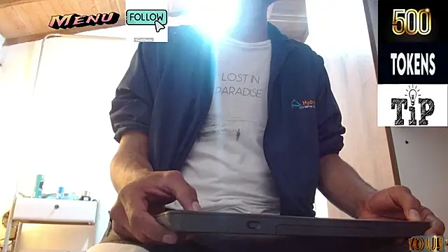 JohanyLatino online show from March 26, 2026, 8:29 pm