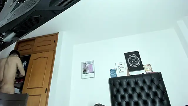 Snapshot of JohanyLatino chatting on February 21, 2025, 12:06 pm JohanyLatino online show from February 21, 2025, 12:06 pm