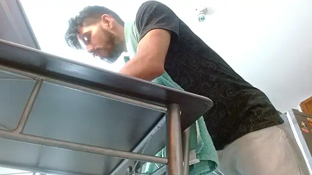 Snapshot of JohanyLatino chatting on February 21, 2025, 1:00 am JohanyLatino online show from February 21, 2025, 1:00 am