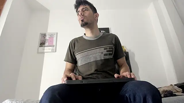 Snapshot of JohanyLatino chatting on March 14, 2025, 11:12 am JohanyLatino online show from March 14, 2025, 11:12 am