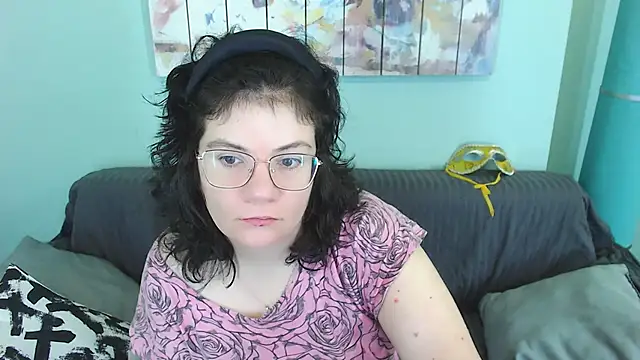 EverlyRays online show from February 7, 2025, 4:06 am