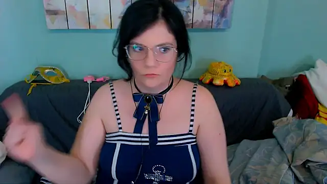 EverlyRays online show from April 17, 2026, 7:28 pm