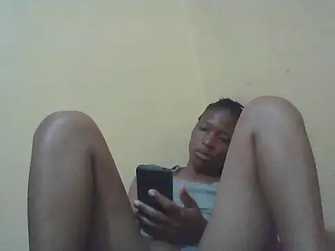 Smillie prety online show from November 12, 2025, 3:32 am