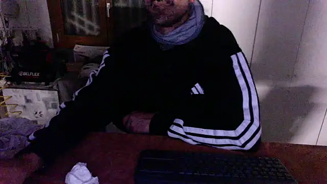 Snapshot of techmoon chatting on November 7, 2025, 12:48 am techmoon online show from November 7, 2025, 12:48 am