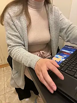 AlisaaRose online show from March 12, 2025, 7:25 pm